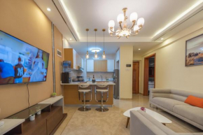 Exquisite Condo with Free parking Gym and Pool